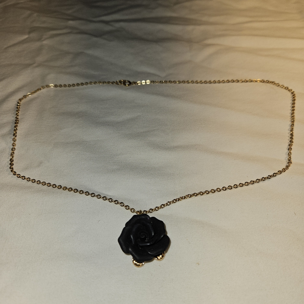 Black Rose Pendant On Gold Toned Necklace 22in Whimsigoth - Picture 3 of 8